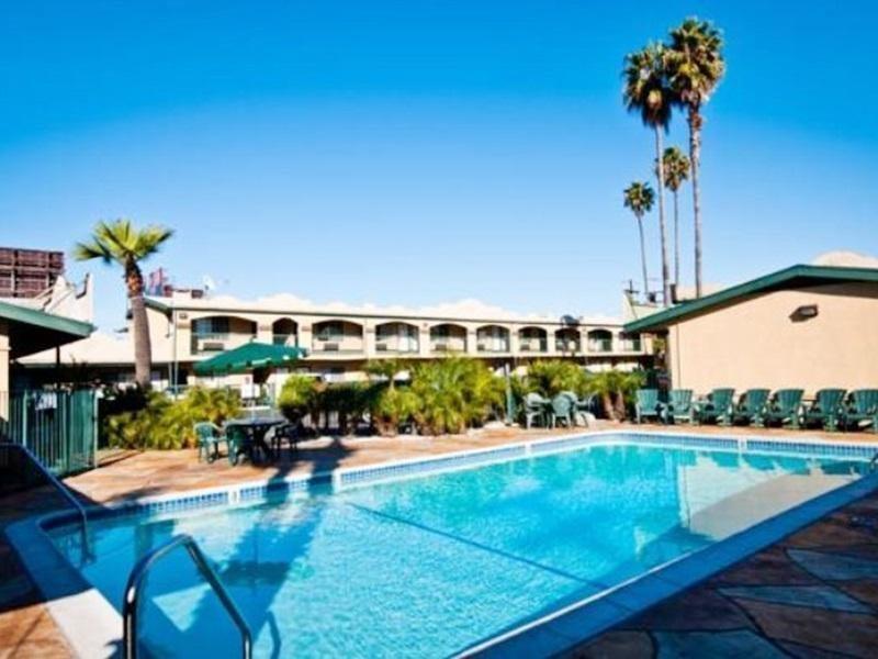 Skyways Hotel Los Angeles Exterior photo