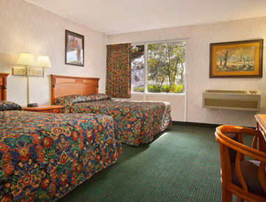 Skyways Hotel Los Angeles Room photo